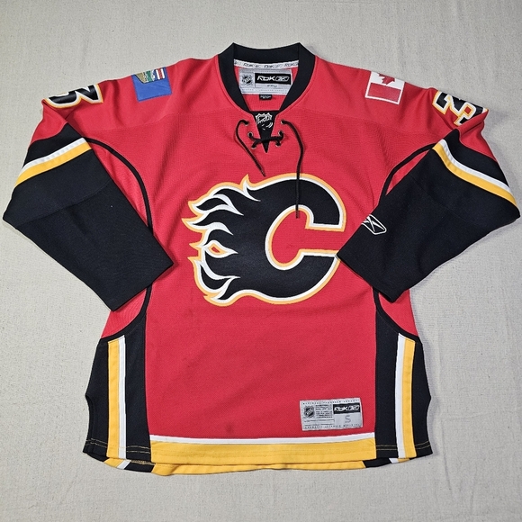 Vintage RBK CCM NHL Calgary Flames #3 Dion Phaneuf Jersey Size Small Autographed - Picture 1 of 10